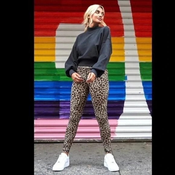 Spiritual Gangster Cheetah 7/8 Legging Size XS - Picture 14 of 16